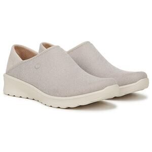 NIB Bzees Getaway 9M Beige Slip On Comfort Mule Sneakers